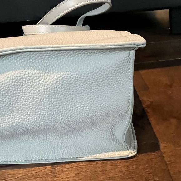 DAVID JONES Vegan leather tote bag in light grey. - Picture 9 of 9